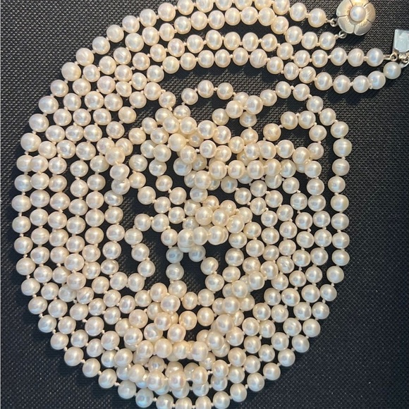 White Pearl Necklace - Picture 3 of 3